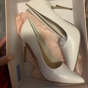 Brand new white pointed heel with box